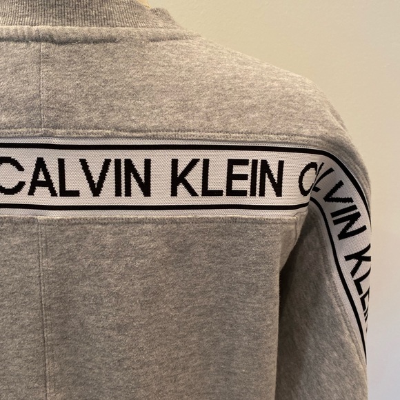 Calvin Klein Womens Gray Sweatshirt w White Calvin Klein Bank Back/Arms /Size M - Picture 6 of 14